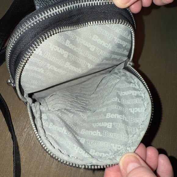 Bench Crossbody - Picture 3 of 6